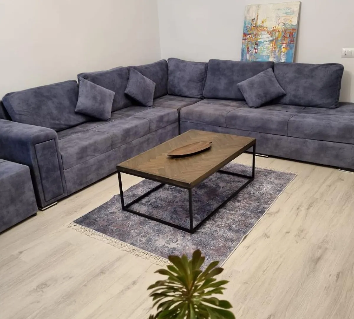 Kiki Apartment contacts